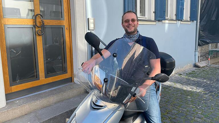 Markus Giehl (46) aus Iphofen ist elf Jahre lang von Iphofen mit der Bahn nach Würzburg gefahren. Jetzt mag er nicht mehr. Jetzt fährt er Roller.