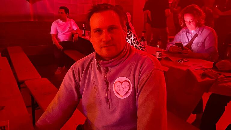 Ralf aus Retzbach möchte bei der Wiesenfelder Party seine Traumfrau finden. Ralf aus Retzbach möchte bei der Wiesenfelder Party seine Traumfrau finden. 