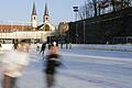 Eine bewegende Angelegenheit: Erste Eisläufer testeten zum Auftakt des Probebetriebes am Montag die runderneuerte Eisbahn am Nigglweg.&nbsp;