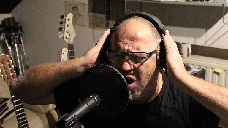 Wehner       -  Üben, üben, üben: Micky Wehner betreibt ein Tonstudio und ist selbst Musiker.