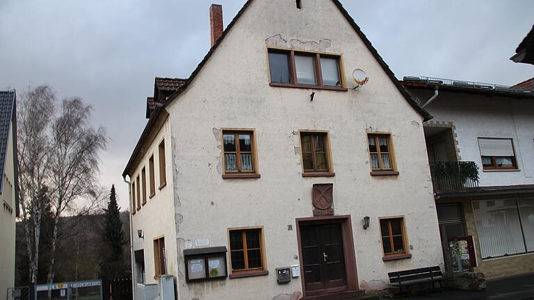 Das alte Rathaus in Wernfeld dient der Stadt Gemünden als Obdachlosenunterkunft.