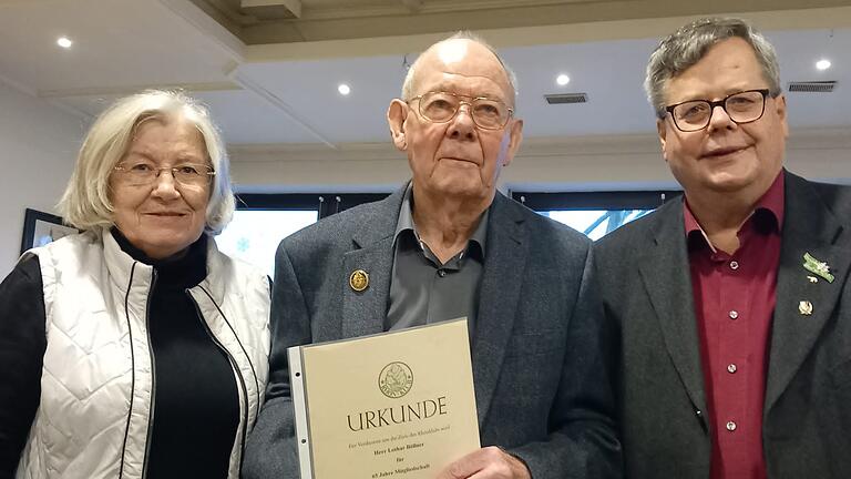 Im Bild die Ehrung Lothar Böllner; von links: Josefine Friedrich, Lothar Böllner, Richard Riegler.