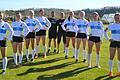 Die Endrunde um die deutsche Meisterschaft ist wieder das Ziel der Segnitzer Faustballerinnen mit (von links) Antonia Fuchs, Sophie Müller, Helen Gernet, Luisa Kaemmer, Trainer Uli Lauck, Betreuerin Steffi Lauck, Svenja Schröder, Lena Mark, Tatjana Müller und Ursina Sagstetter.