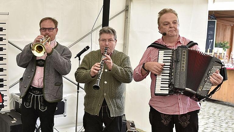 Die Gruppe „la vita“ sorgte mit unverfälschter deftiger Musik für zünftige Stimmung. Die Gruppe „la vita“ sorgte mit unverfälschter deftiger Musik für zünftige Stimmung.