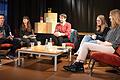 Literaturtag am Balthasar-Neumann- Gymnasium (von links): Moderator Benjamin Kohlhepp mit Rebekka Coulon, Autor&nbsp;Marko Dinic, Laura Gräder und Jana Schönfeld.