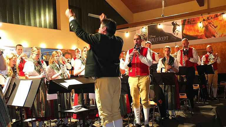 Die Musikkapelle Gelchsheim gab ein begeisterndes Jahreskonzert vor 300 Gästen in der Deutschherren-Halle.