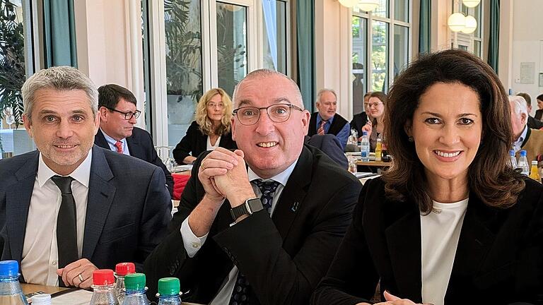 Bayerischer Heilbädertag - Zum Bayerischen Heilbädertag begrüßten Bürgermeister Andreas Sandwall (Mitte) und Frank Oette (links), Geschäftsführer des Bayerischen Heilbäderverbandes, die bayerische Tourismusministerin Michaela Kaniber Bayerischer Heilbädertag - Zum Bayerischen Heilbädertag begrüßten Bürgermeister Andreas Sandwall (Mitte) und Frank Oette (links), Geschäftsführer des Bayerischen Heilbäderverbandes, die bayerische Tourismusministerin Michaela Kaniber