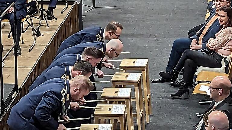 Ein eindrucksvolles Konzert gab das Luftwaffenmusikcorps Erfurt in der Mehrzweckhalle Münnerstadt.       -  Ein eindrucksvolles Konzert gab das Luftwaffenmusikcorps Erfurt in der Mehrzweckhalle Münnerstadt.