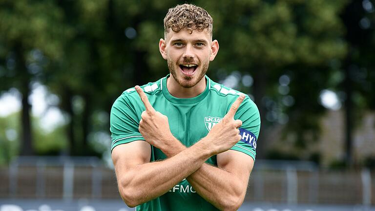 Fingerzeig: Nach oben soll es für Luka Trslic und den FC 05 Schweinfurt in der kommenden Saison gehen. Fingerzeig: Nach oben soll es für Luka Trslic und den FC 05 Schweinfurt in der kommenden Saison gehen.