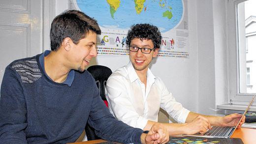 (huGO-ID: 25038474) Sebastian Gluschak (links) und Armin Eichhorn in ihrem Büro in Berlin. FOTO Meike Rost