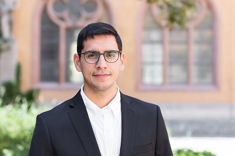 Enis Tiz promoviert am Lehrstuhl für Strafrecht zum Thema Ehrenmord.