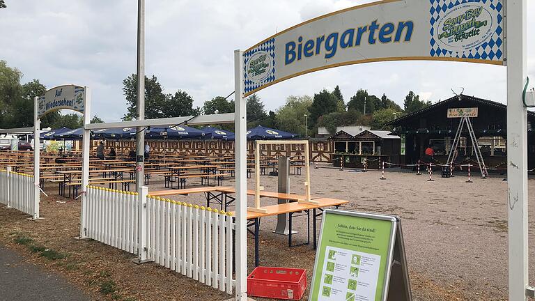 Derzeit wird ein Biergarten auf der Martinswiese in Marktheidenfeld aufgebaut: Am Freitag geht es los.&nbsp;&nbsp;