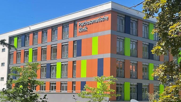 Seit der Corona-Pandemie sind psychosomatische Erkrankungen schwerer geworden. Das merkt man derzeit auch in der Psychosomatischen Klinik in Bad Neustadt. Seit der Corona-Pandemie sind psychosomatische Erkrankungen schwerer geworden. Das merkt man derzeit auch in der Psychosomatischen Klinik in Bad Neustadt.