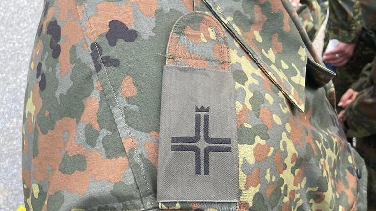 Die Schulterklappen der katholischen Militärseelsorge - Die Schulterklappen der katholischen Militärseelsorge Die Schulterklappen der katholischen Militärseelsorge - Die Schulterklappen der katholischen Militärseelsorge