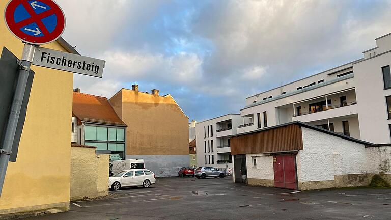 Am Fischerrain entstand in den vergangen Jahren bereits eine Wohnanlage mit 27 Einheiten. Auf dem Gelände im Bild soll ein weiterer Wohnkomplex gebaut werden. Am Fischerrain entstand in den vergangen Jahren bereits eine Wohnanlage mit 27 Einheiten. Auf dem Gelände im Bild soll ein weiterer Wohnkomplex gebaut werden.