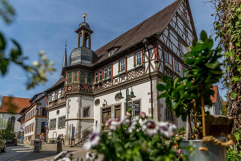 Ein echtes Kleinod in Grünsfeld ist das historische Rathaus, ein prächtiger Renaissance-Bau.