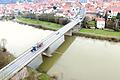 Wird die Haßfurter Mainbrücke durch einen Neubau ersetzt? Oder erhält der relativ weit im Flussbett stehende Pfeiler nur einen Rammschutz?