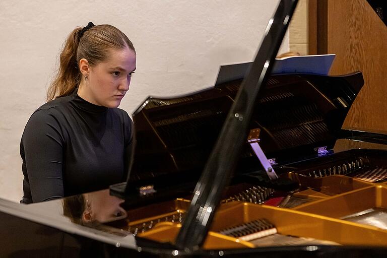 Für die musikalische Umrahmung sorgte Inga Leis am Klavier.