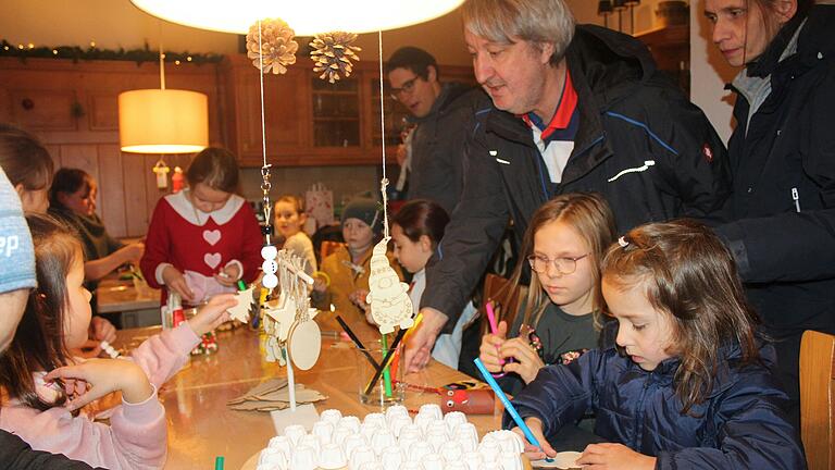 Basteln war angesagt bei der Prichsenstädter Kinderweihnacht.