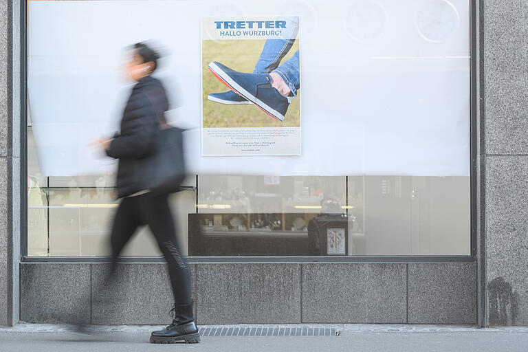 Die ehemaligen Geschäftsräume des Schuhgeschäfts Dielmann neben dem Dom in Würzburg werden in den kommenden Wochen von der Münchner Firma Schuh-Tretter weiter genutzt.