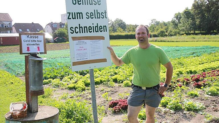Für einen kleinen Obolus gibt es regionale Produkte. Das Geld kommt der Etwashäuser Burschenschaft zugute.