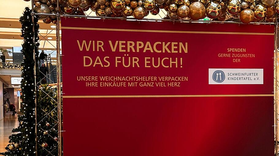 Keine Zeit oder Lust auf Geschenke einpacken? Der Einpackservice in der Stadtgalerie übernimmt gerne