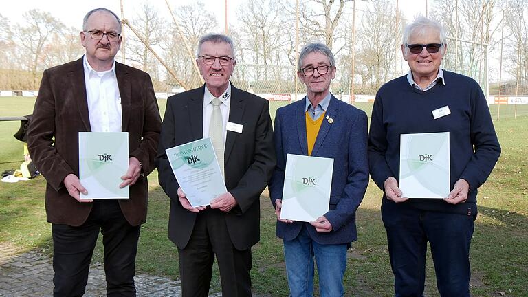 Verabschiedungen beim DJK-Diözesanverband der Diözese Würzburg am DJK-Diözesantag in Büchold (von links): Albrecht Dazer (bisheriger stellvertretender Vorsitzender), der neue Ehrenvorsitzende Edgar Lang, der bisherige Kassenprüfer Egon Wagner und der langjährige Schatzmeister Norbert Wendel.