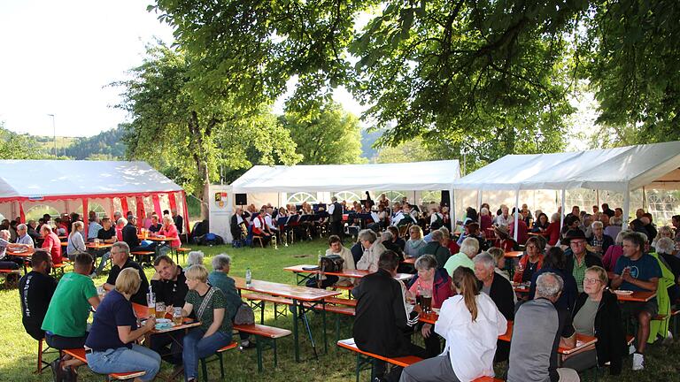 Was der Sonntag versagte, machte der Montag wieder gut. Das Gartenfest der Hammelburger Stadtkapelle wurde doch noch zum viel besuchten Highlight.       -  Was der Sonntag versagte, machte der Montag wieder gut. Das Gartenfest der Hammelburger Stadtkapelle wurde doch noch zum viel besuchten Highlight.