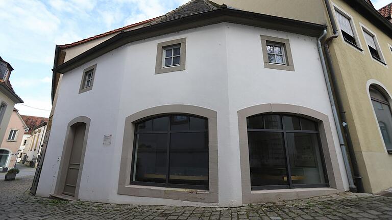 Im Depot der Archäologischen Sammlung des Stadtmuseums in der Brunnengasse lagert zurzeit ein Teil der Koppelt-Sammlung in ungeordneter Weise. Aufgrund zu hoher Kosten hat sich der Stadtrat nun aber gegen eine Erfassung und Umverpackung der Stücke entschieden. Im Depot der Archäologischen Sammlung des Stadtmuseums in der Brunnengasse lagert zurzeit ein Teil der Koppelt-Sammlung in ungeordneter Weise. Aufgrund zu hoher Kosten hat sich der Stadtrat nun aber gegen eine Erfassung und Umverpackung der Stücke entschieden.