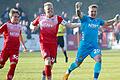 Torwart Lukas Wenzel (rechts, verfolgt von Steffen Behr und Philipp Harlaß) war der Held im Elfmeterschießen im Halbfinale gegen den TSV 1860 München.