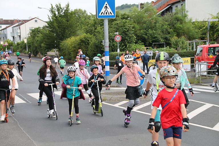 Die Helmpflicht ist oberstes Gebot, wenn sich Scooter und Inliner kreuzen.&nbsp;