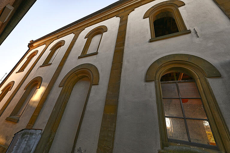 Die markanten Rundbogenfenster sollen erhalten bleiben. Die markanten Rundbogenfenster sollen erhalten bleiben.