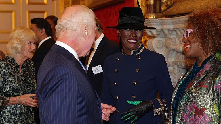 Charles bei  Empfang zu Ehren des Staatenbunds Commonwealth       -  Ein weiterer bekannter Gast: Sängerin Grace Jones.