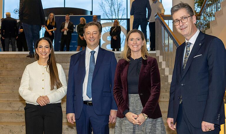 Die CSU-Spitze unterstützt Judith Roth-Jörg im Würzburger OB-Wahlkampf. Hier Bundestagsabgeordnete Hülya Düber, Wolfgang Roth, Judith Roth-Jörg und Noch-Oberbürgermeister Christian Schuchardt im Januar. Die CSU-Spitze unterstützt Judith Roth-Jörg im Würzburger OB-Wahlkampf. Hier Bundestagsabgeordnete Hülya Düber, Wolfgang Roth, Judith Roth-Jörg und Noch-Oberbürgermeister Christian Schuchardt im Januar.