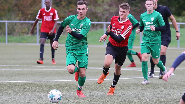 Profitieren vom Kundtrasenplatz: Die Junioren beim FC Sand (links Lorenz Schäder). Profitieren vom Kundtrasenplatz: Die Junioren beim FC Sand (links Lorenz Schäder). 