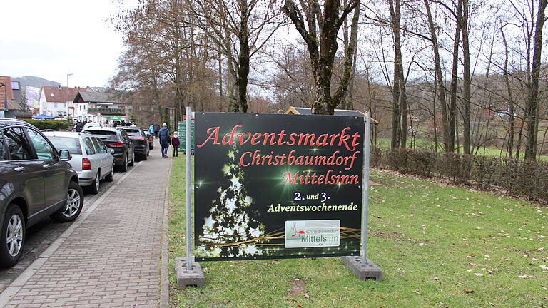Das Christbaumdorf in Mittelsinn erlebte ein erfolgreiches erstes Wochenende. Die Besucher konnten sich am Sonntag, 10.12.2023 über schön beleuchtete Höfe mit Glühwein, kulinarischen Highlights, Handwerk und Alpakas freuen.