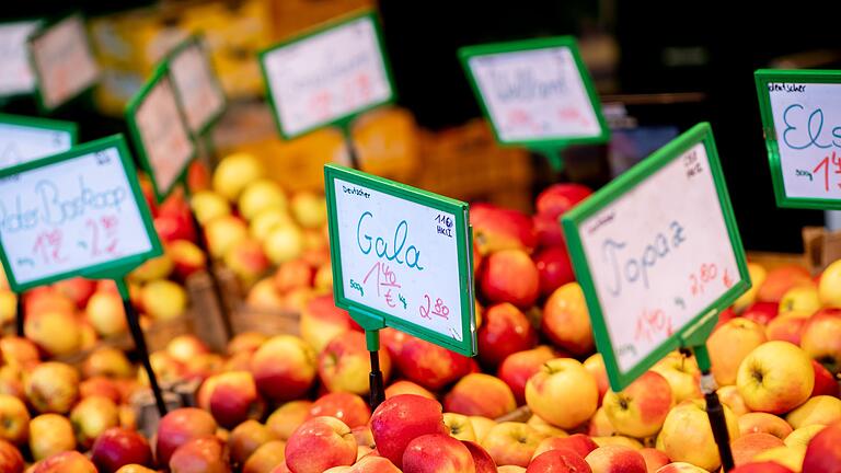 Wochenmarkt       -  Verbraucher spüren die Inflation beim Einkaufen.