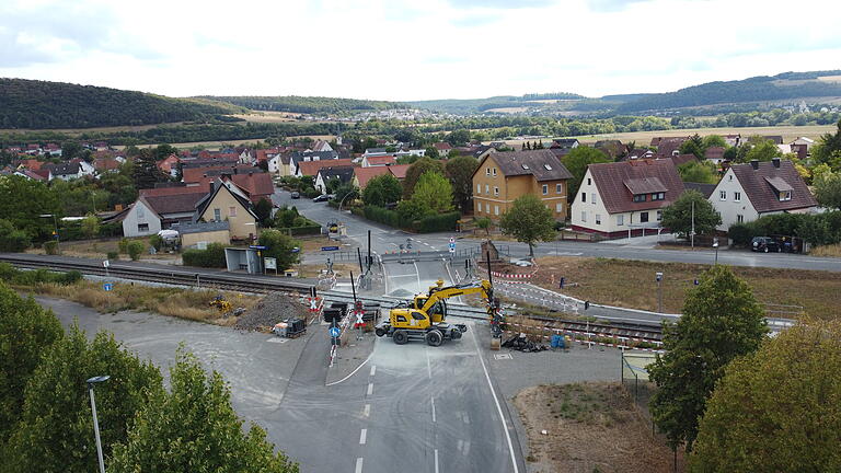 Bahnübergang Westheim gesperrt: die Gründe - Erst vor zwei Jahren war der Bahnübergang in Westheim Baustelle und deswegen unpassierbar. Jetzt droht den Westheimern dieses Szenario wieder. Bahnübergang Westheim gesperrt: die Gründe - Erst vor zwei Jahren war der Bahnübergang in Westheim Baustelle und deswegen unpassierbar. Jetzt droht den Westheimern dieses Szenario wieder.