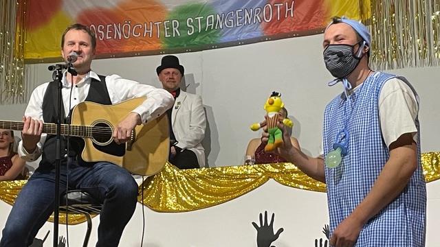 Bunt ging es zu in der Elferratssitzung der Stangenröther Fosenöchter. - Bunt ging es zu in der Elferratssitzung der Stangenröther Fosenöchter. Bunt ging es zu in der Elferratssitzung der Stangenröther Fosenöchter. - Bunt ging es zu in der Elferratssitzung der Stangenröther Fosenöchter.