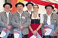 Die für ihre 30 und 40 Jahre Musiktätigkeit geehrten Mitglieder mit dem 1. Vorsitzenden der HKP Bertold Moser (rechts).