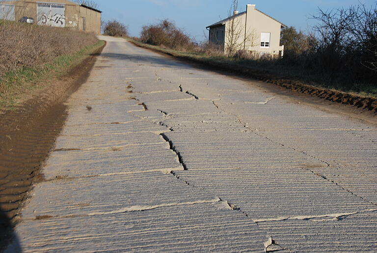 Sind die gebrochenen Betonplatten durch die Transporte entstanden?