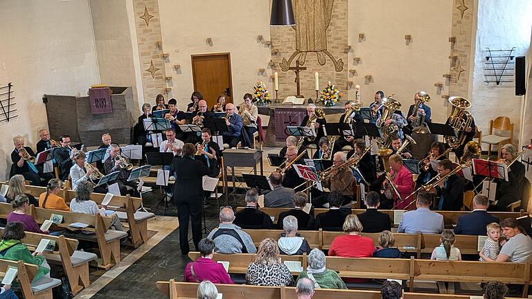 Befreundete Posaunenchöre spielten gemeinsam mit dem Posaunenchor Bad Brückenau beim Jubiläumsgottesdienst in der Friedenskirche. - Befreundete Posaunenchöre spielten gemeinsam mit dem Posaunenchor Bad Brückenau beim Jubiläumsgottesdienst in der Friedenskirche. Befreundete Posaunenchöre spielten gemeinsam mit dem Posaunenchor Bad Brückenau beim Jubiläumsgottesdienst in der Friedenskirche. - Befreundete Posaunenchöre spielten gemeinsam mit dem Posaunenchor Bad Brückenau beim Jubiläumsgottesdienst in der Friedenskirche.