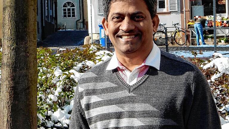 Pfarrer Charles Irudayam aus Indien ist noch bis 20. März als Gastpriester in Kitzingen. Pfarrer Charles Irudayam aus Indien ist noch bis 20. März als Gastpriester in Kitzingen.