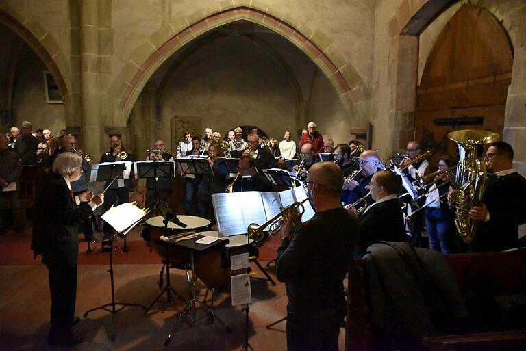 Die vereinten Posaunenchöre der Pfarreien unter der Leitung von Wolfgang Fischer sorgten für die musikalische Ausgestaltung.