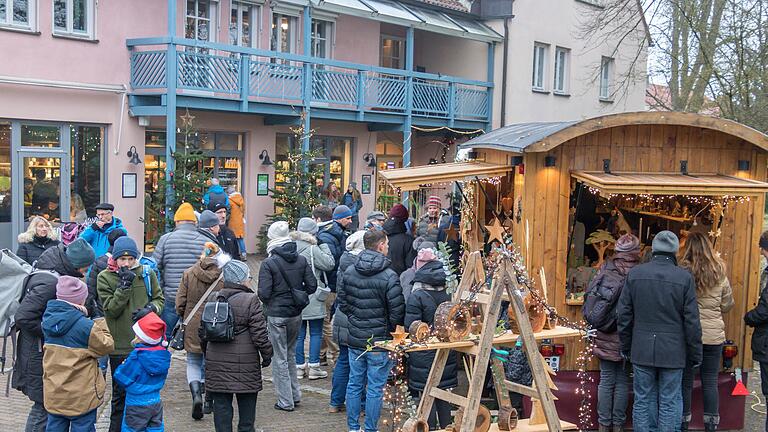 Der traditionelle Adventsbasar der Dorfgemeinschaft SOS Kinderdorf Hohenroth wurde am Adventssonntag zu einem Besuchermagnet von Gästen aus der ganzen Region.