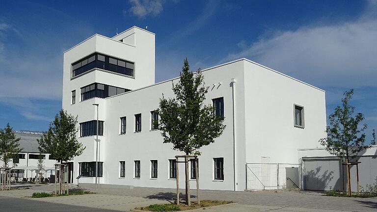 Im renovierten und ausgebauten ehemaligen Tower am Hubland wird am Donnerstag die neue Stadtteilbibliothek eröffnet. Im renovierten und ausgebauten ehemaligen Tower am Hubland wird am Donnerstag die neue Stadtteilbibliothek eröffnet.