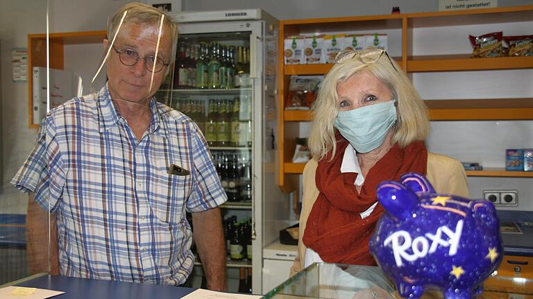 Im Juni vergangenen Jahres durfte das Roxy unter Hygienevorschriften wieder Zuschauer in die Kinosäale lassen. Das Archivbild zeigt die beiden Vorsitzenden Michael Schmitt und Christine Jenike. Im Juni vergangenen Jahres durfte das Roxy unter Hygienevorschriften wieder Zuschauer in die Kinosäale lassen. Das Archivbild zeigt die beiden Vorsitzenden Michael Schmitt und Christine Jenike.