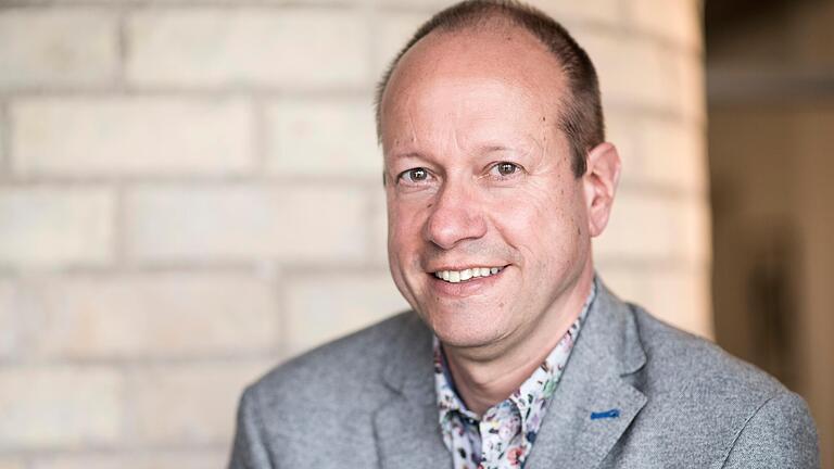 Viele Unternehmen sind stark im Wandel und brauchen Beschäftigte mit neuen Qualifikationen, sagt Michael Beckhäuser, Inhaber der Agentur Beckhäuser Personal & Lösungen in Würzburg. Viele Unternehmen sind stark im Wandel und brauchen Beschäftigte mit neuen Qualifikationen, sagt Michael Beckhäuser, Inhaber der Agentur Beckhäuser Personal & Lösungen in Würzburg.