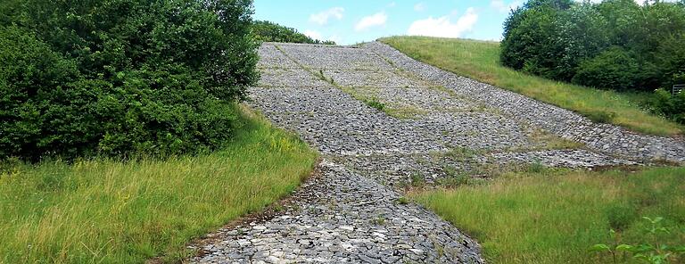 Die Staumauer vor Zell. Die Staumauer vor Zell.