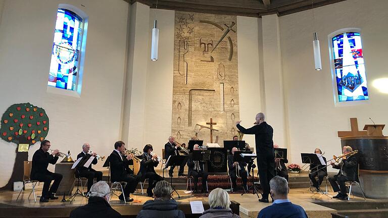 Nach zwei Jahren pandemiebedingter Konzertpause veranstaltete der Sennfelder Posaunenchor zum Abschluss der Passionszeit erstmals wieder sein Passionskonzert. Nach zwei Jahren pandemiebedingter Konzertpause veranstaltete der Sennfelder Posaunenchor zum Abschluss der Passionszeit erstmals wieder sein Passionskonzert.